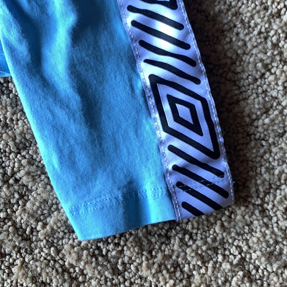 Stylish UMBRO Crop Top - Picture 4 of 11